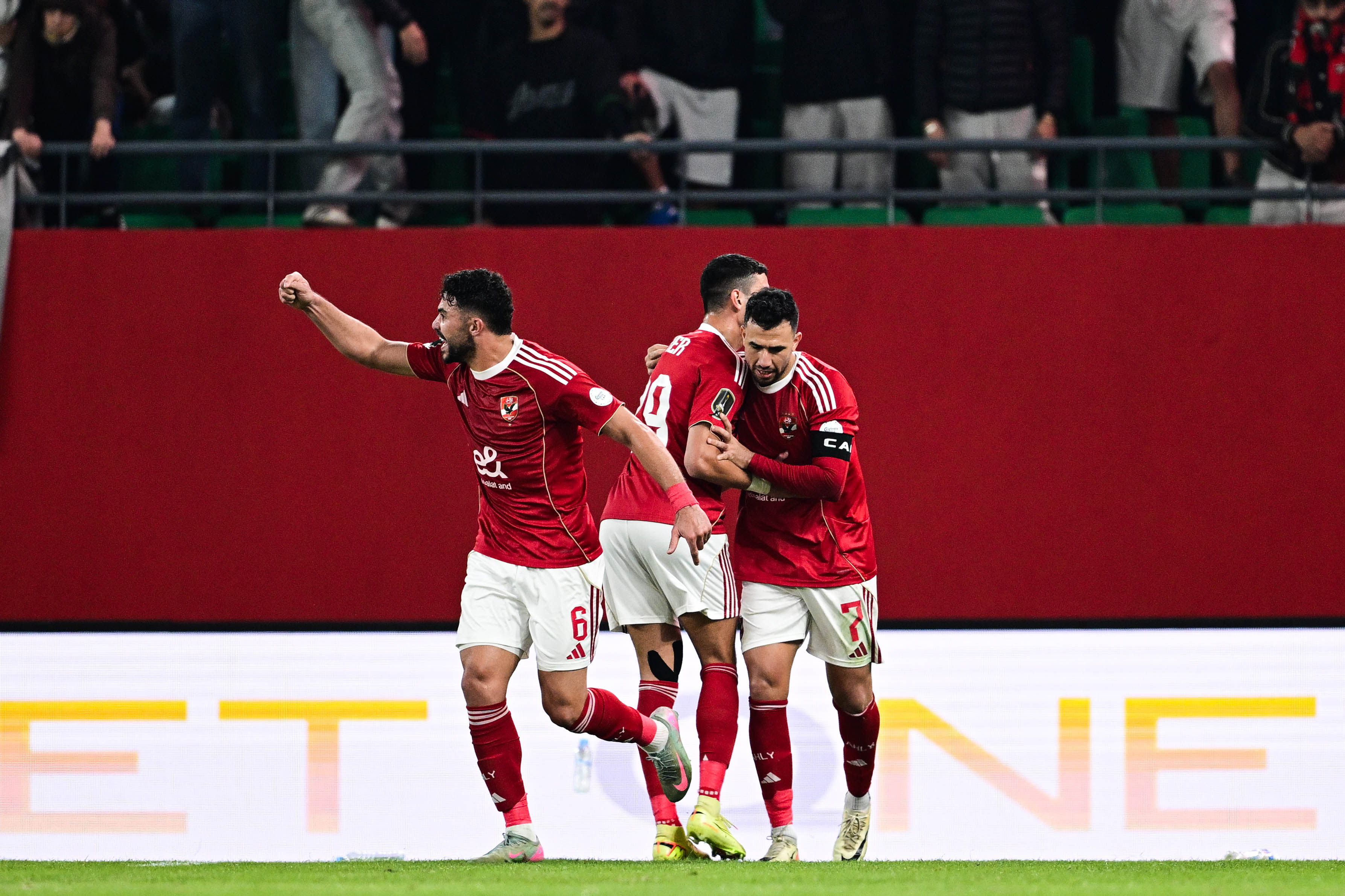 رابطة أبطال إفريقيا توتال إنيرجيز: الأهلي المصري يعود بنقطة من تنقله لمواجهة الجيش الملكي المغربي ومولودية الجزائر تتعادل داخل الديار أمام ماميلودي صن داونز